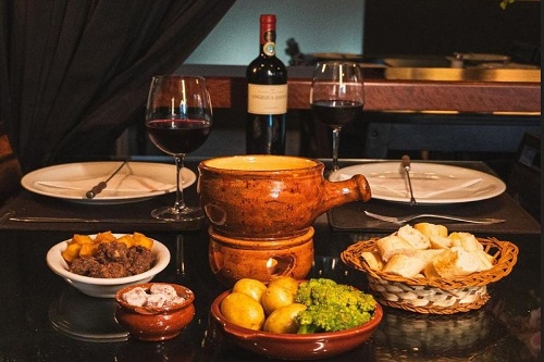 Noite Suíça Classic: Sequencia de Fondue Classic no Terrazo Fondue